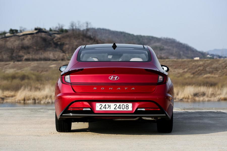  Hyundai Sonata 2019 года  (KR) (фото 22 из 42)